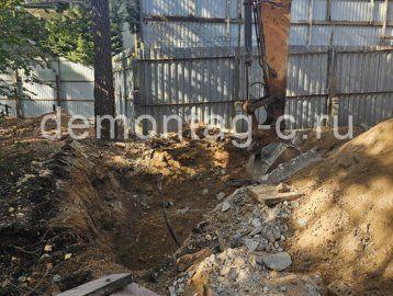 Демонтаж кирпичного загородного строения